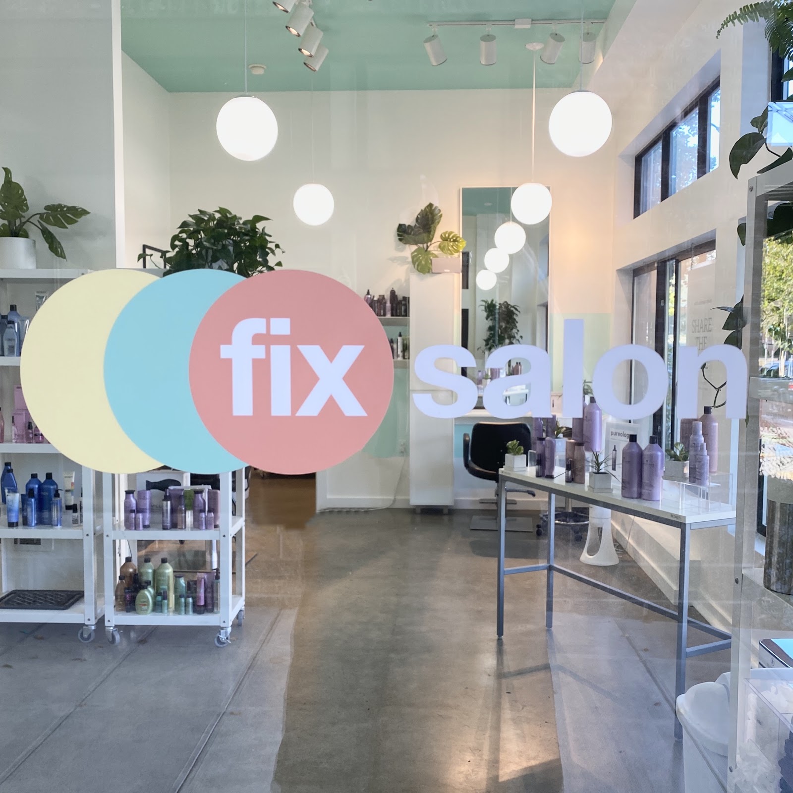 Fix Salon interior